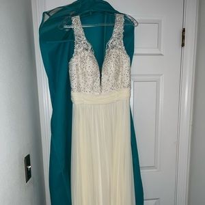 Beautiful NWT Jovani Wedding or Prom Dress with Garment Bag